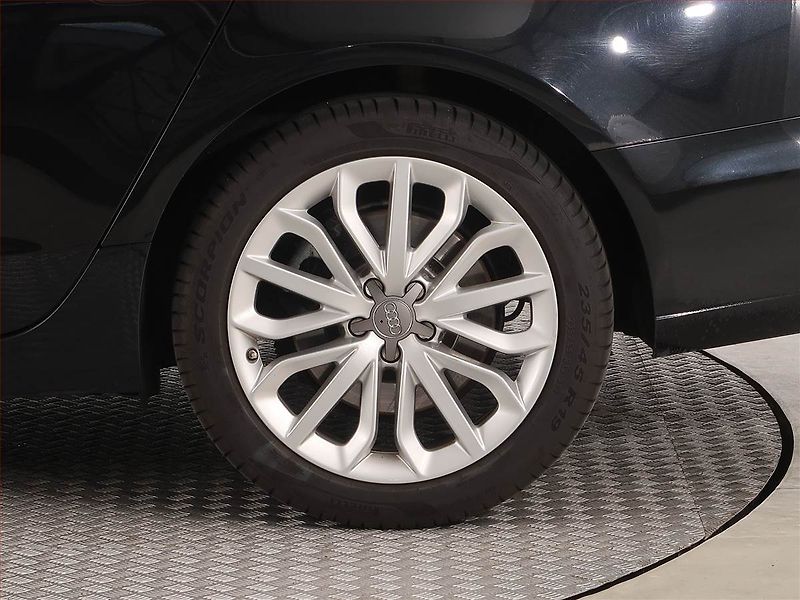 Audi A6 (2011) S line 3.0 TDI, Automat, Kůže - fotka 15 z 19