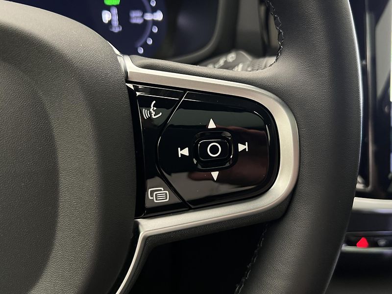Volvo V60 T6 AWD DARK PLUS 1. maj. - fotka 26 z 49