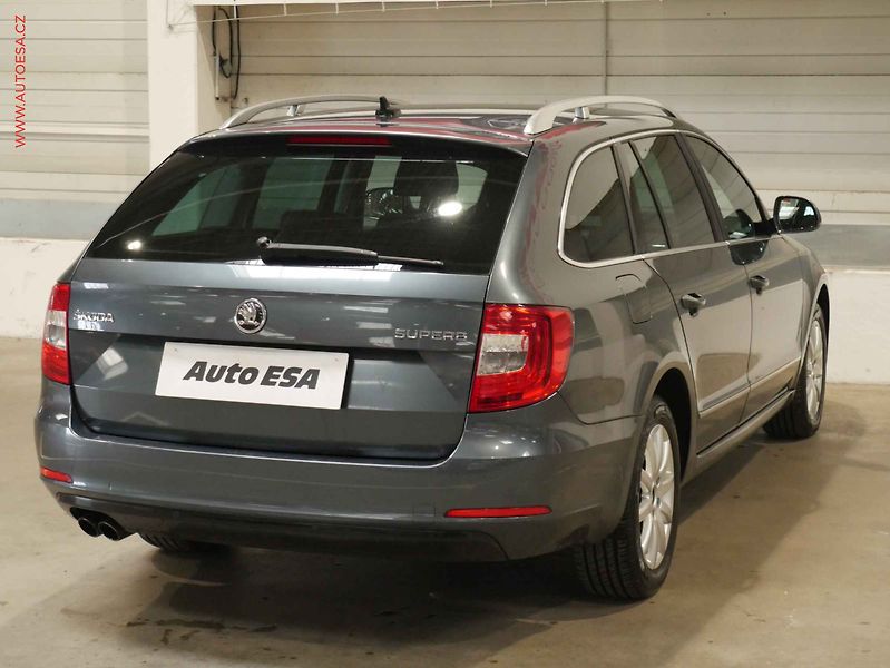 Škoda Superb (2014) 2.0TDi, 1.maj, Navi, xenon - fotka 6 z 19