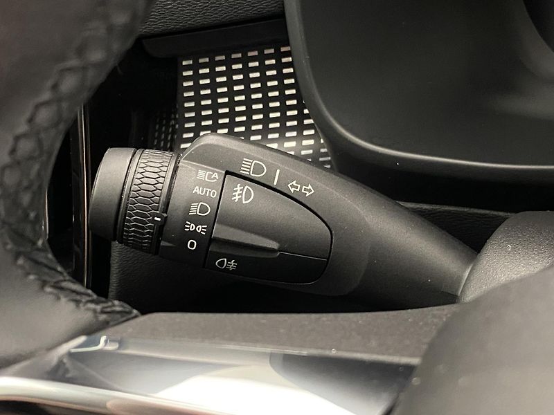 Volvo XC40 B4 AWD DARK PLUS AUT CZ - fotka 22 z 58