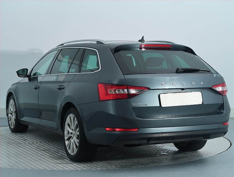 Škoda Superb (2020) 1.6 TDI, Automat, Navi - fotka 4 z 19