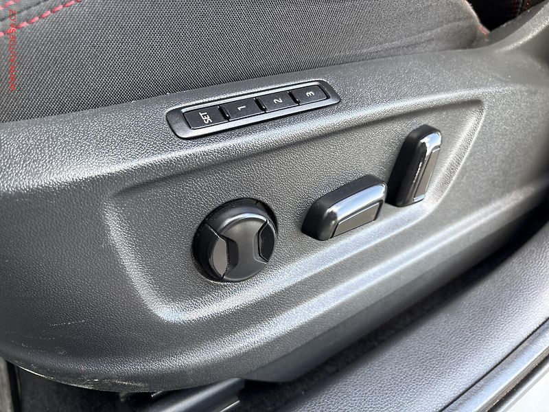 Škoda Karoq (2019) 2.0TDi 4x4, ČR, DSG, park. - fotka 13 z 18