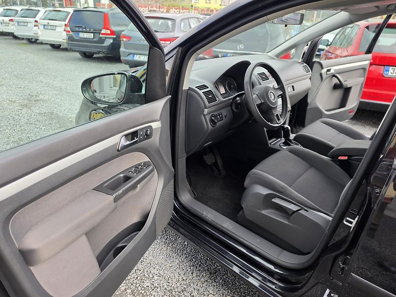 Volkswagen Touran 1.6 TDI 7MIST DSG  - fotka 11 z 17