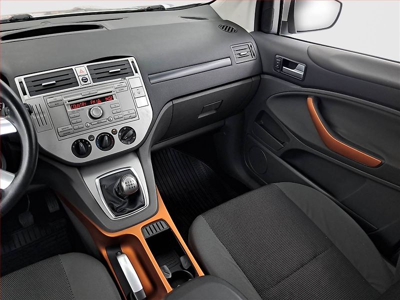 Ford Kuga (2009) 2.0 TDCi - fotka 8 z 15