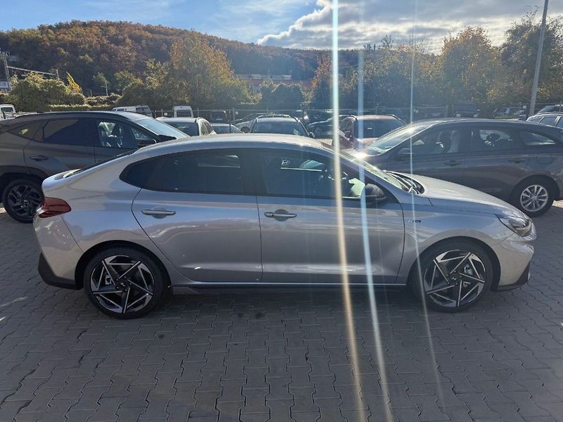 Hyundai i30 FB 1,5 TGDI N LINE - fotka 2 z 8