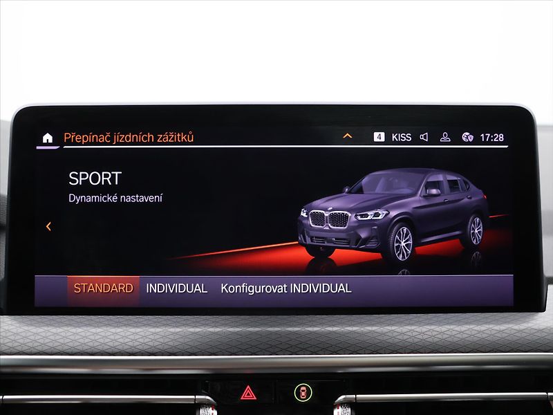 BMW X4 2,0 20i xD 135kW M-Paket Laser - fotka 27 z 41