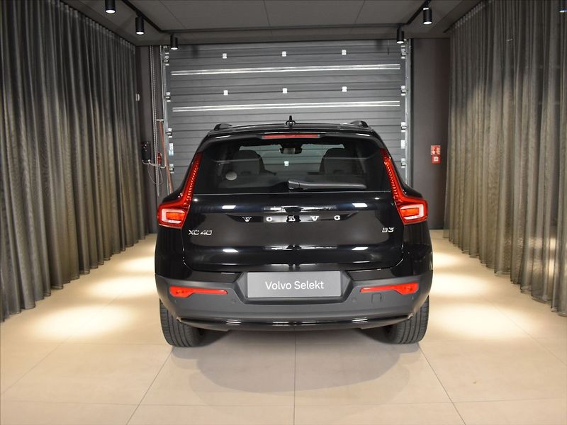 Volvo XC40 2,0 B3 PLUS Dark Bezklíč - fotka 5 z 22