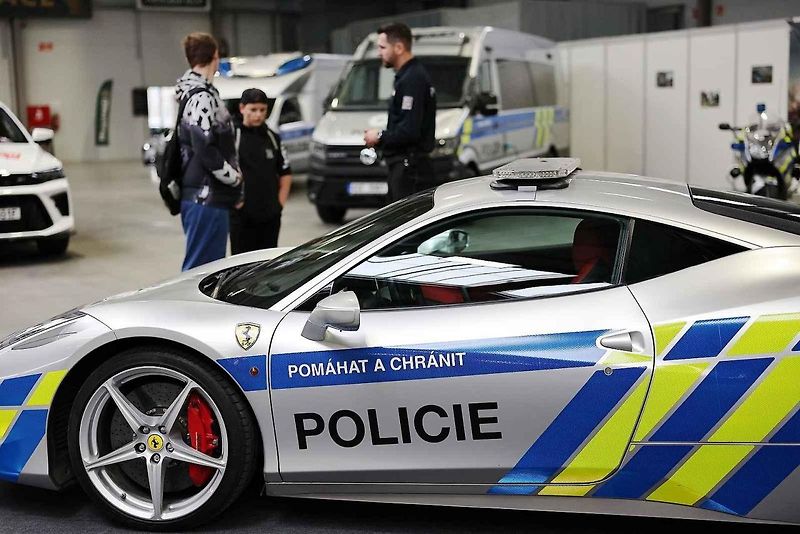 Z autosalonu v Lysé v pátek 1. listopadu 2024.