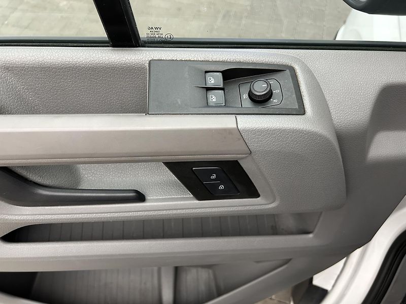 Volkswagen Crafter 2.0 TDI L2H3 - fotka 15 z 21