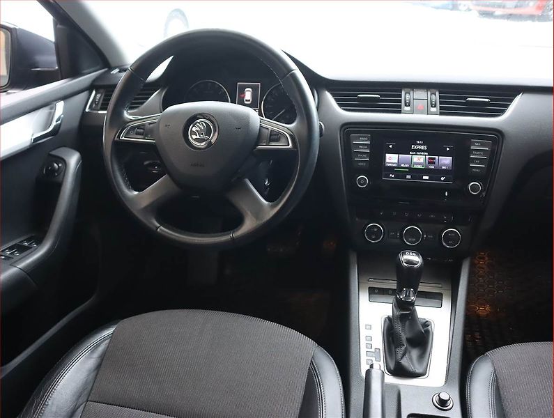 Škoda Octavia (2014) 1.6 TDI, Automat, Navi - fotka 7 z 20