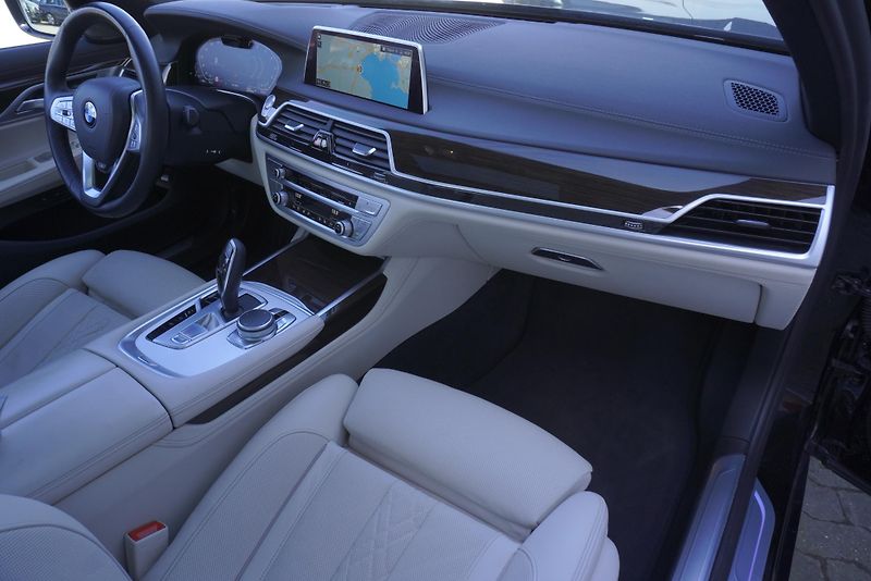 BMW Řada 7 (2020) 750I 4,4 XDRIVE STEPTRONIC - fotka 42 z 50
