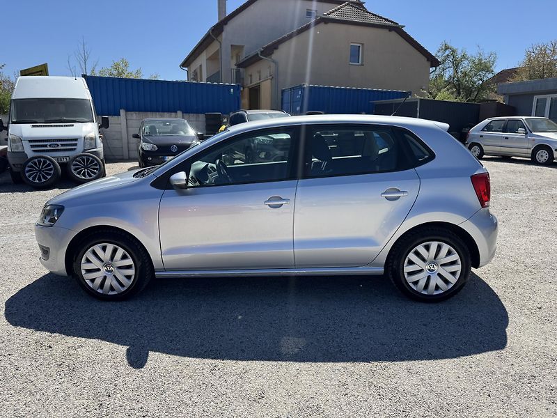 Volkswagen Polo (2010) 1.4 16v DSG 63kw  75000km 1.M. - fotka 4 z 26