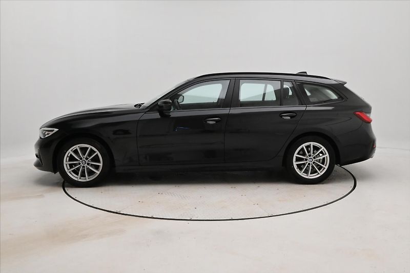 BMW Řada 3 2,0 320d 140 kW Steptronic Zár - fotka 8 z 31