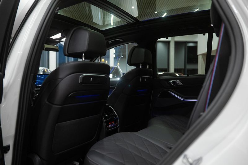 BMW X5 (2025) 30d 7MÍST VZDUCH MASÁŽ WEBASTO - fotka 8 z 19