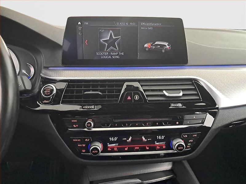 BMW Řada 5 (2019) M Sport 530d xDrive - fotka 12 z 23