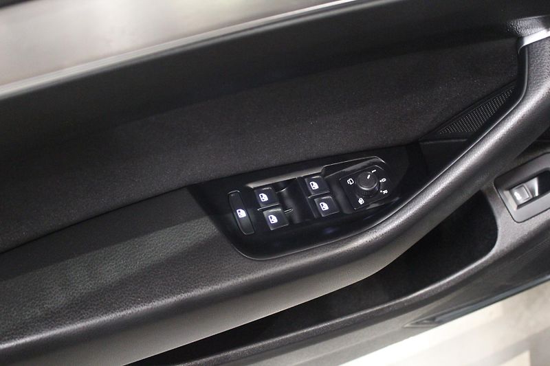 Volkswagen Passat Variant (2023) Manuál 110kW Matrix Tažné - fotka 14 z 29
