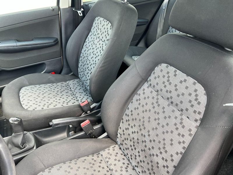 Škoda Fabia (2005) 1.2HTP 47kW combi - fotka 13 z 16