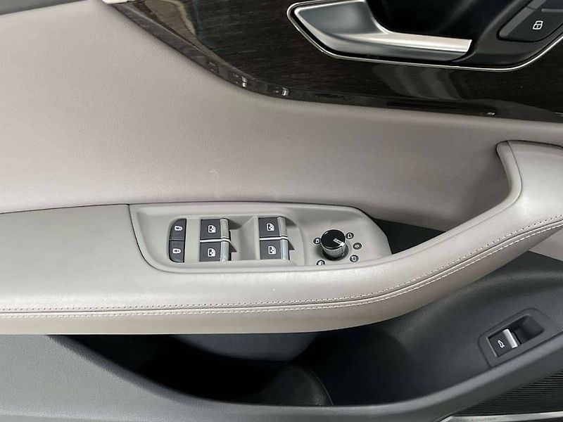 Audi Q8 (2023) 3.0 50 TDI quattro tiptronic - fotka 13 z 20