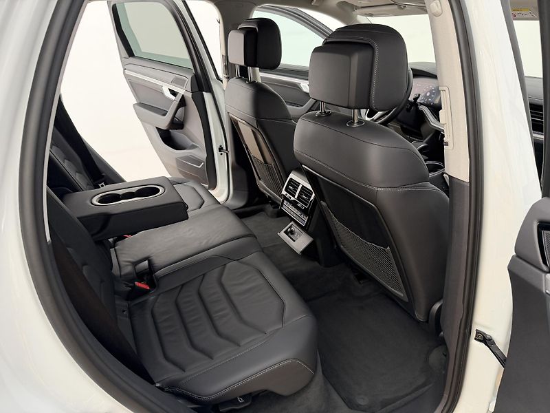 Volkswagen Touareg 3.0Tdi*1-MAJ*DPH*ELEGANCE* - fotka 16 z 45