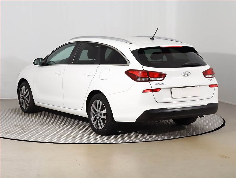 Hyundai i30 (2017) 1.4 CVVT, Tempomat - fotka 4 z 20