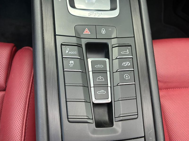 Porsche 911 (2018) CARRERA 4 GTS, 3.0, 331KW, DPH - fotka 15 z 23