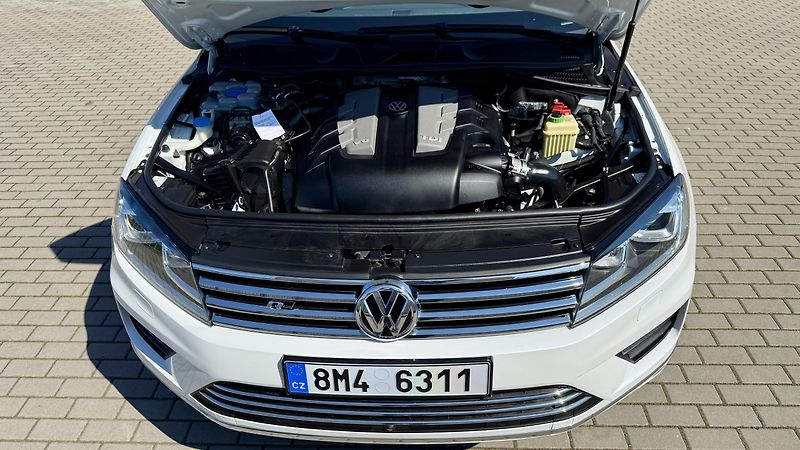 Volkswagen Touareg 3.0TDi*193kW*R-LINE*PERLEŤ - fotka 30 z 44