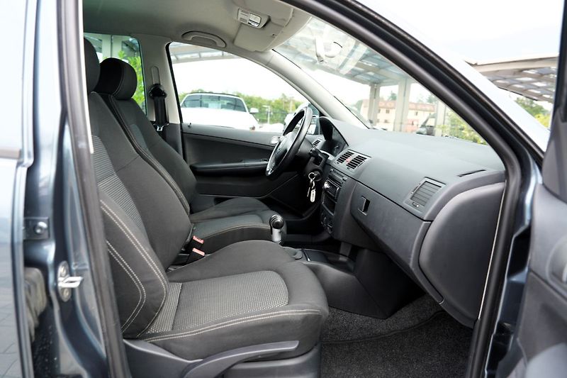 Škoda Fabia 1.4 16V Ambiente Combi 80PS - fotka 26 z 34