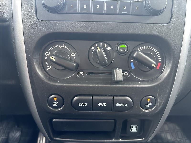 Suzuki Jimny 1,3 4x4 TAŽNÉ KLIMA BEZ KOROZE - fotka 18 z 20