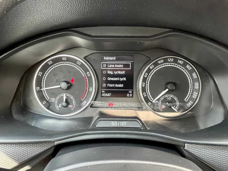Škoda Kamiq (2023) 1.0 TSI 81 kW Ambition - fotka 16 z 27