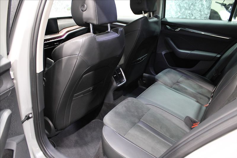 Škoda Octavia 2,0 TDI Scout 4x4 DSG 1.majite - fotka 15 z 40
