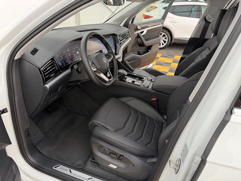 Volkswagen Touareg 3.0Tdi*1-MAJ*DPH*ELEGANCE* - fotka 8 z 45