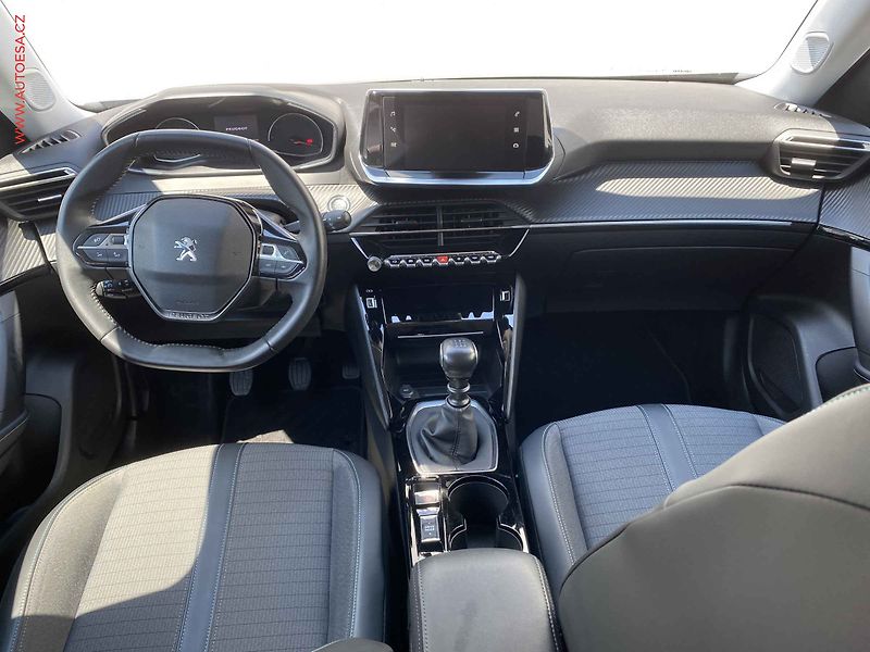 Peugeot 2008 (2021) 1.2PT, Allure, TZ, navi - fotka 8 z 18