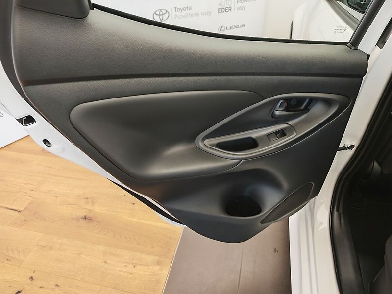 Toyota Yaris 1.5 Hybrid Comfort - fotka 13 z 30