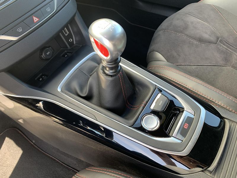 Peugeot 308 GTi 1.6 TURBO 270k - fotka 19 z 23