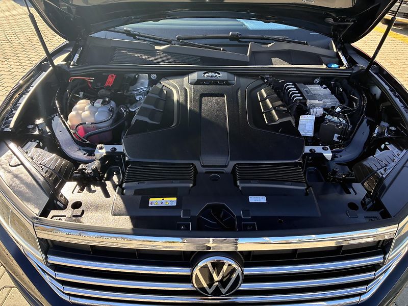 Volkswagen Touareg 170KW,4X4,8°AT,ČERNÁDEEP,TAŽNÉ - fotka 32 z 34
