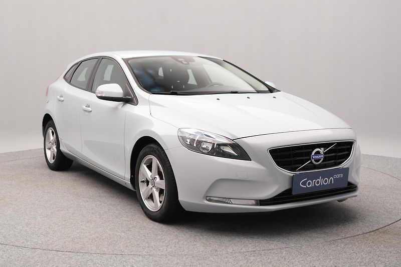 Volvo V40 T2 KINETIC CZ 1.maj REZERVACE - fotka 11 z 40