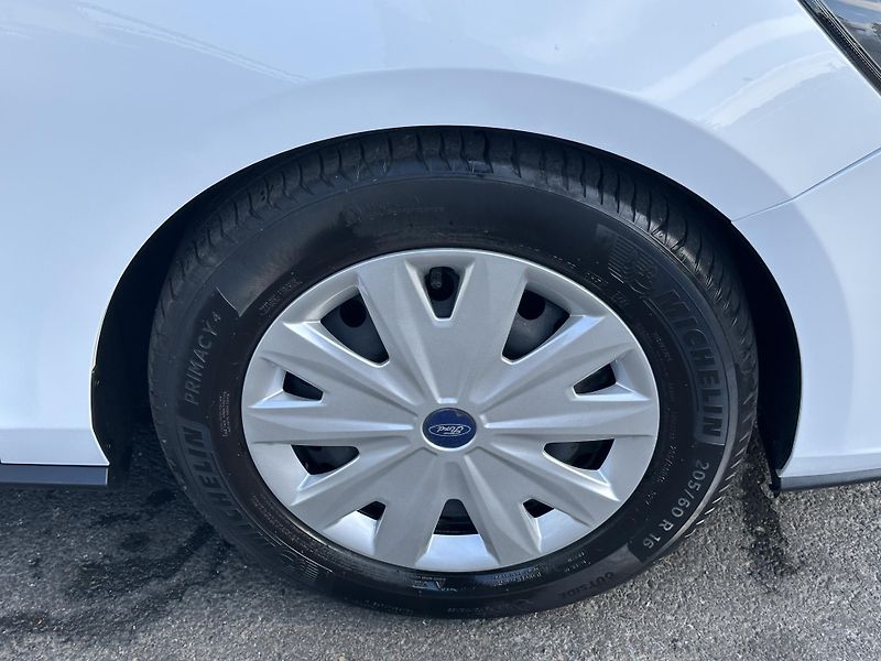 Ford Focus (2019) 1.5EcoBlue/88kW*KOMBI*1.Maj.TZ - fotka 37 z 39
