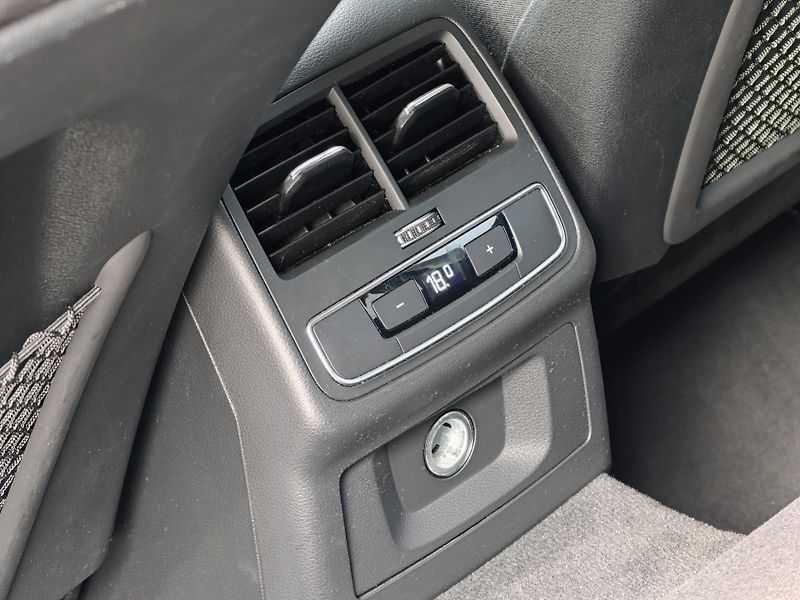 Audi A4 Avant (2021) 40 TDI quattro  - fotka 14 z 25