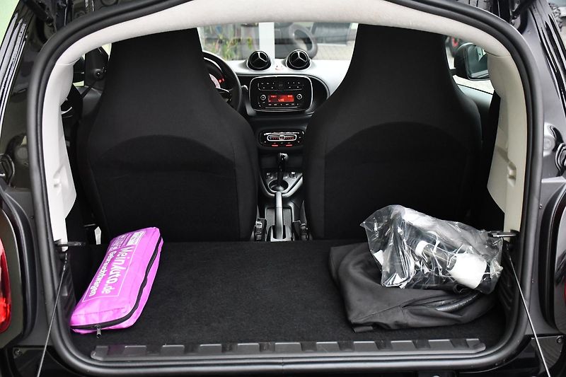 Smart Fortwo COUPE EQ 60KW - fotka 22 z 25