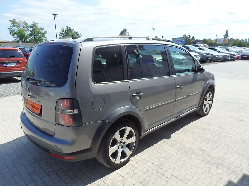 Volkswagen Touran 1,4TSi CROSS DIGI KLIMA - fotka 4 z 16