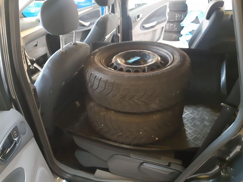 Ford S-MAX 1.8 TDCI DGIKLIMA 7míst - fotka 16 z 20