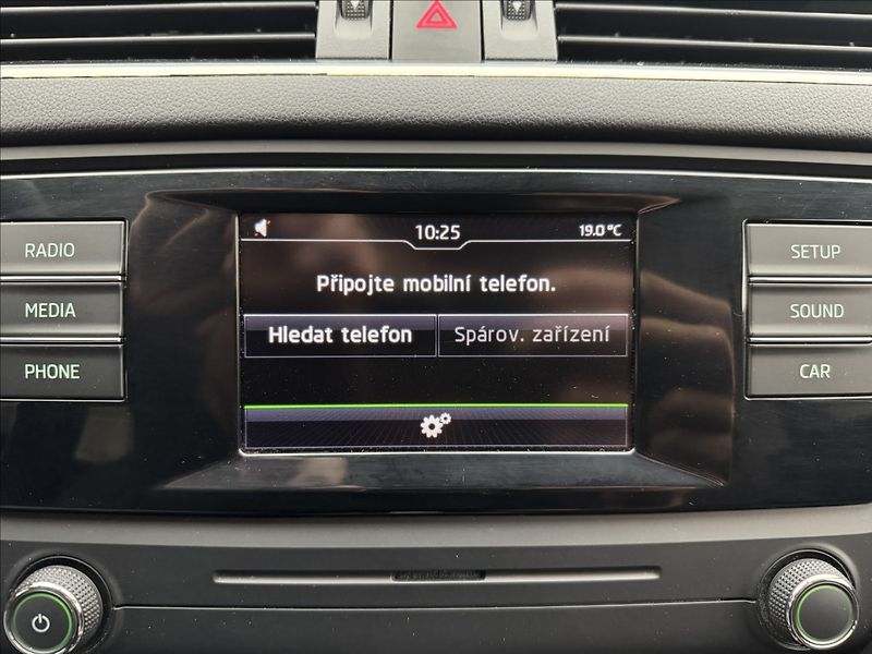 Škoda Octavia 2,0 110kW DSG ALU VÝHŘEV ČR TZ - fotka 16 z 34