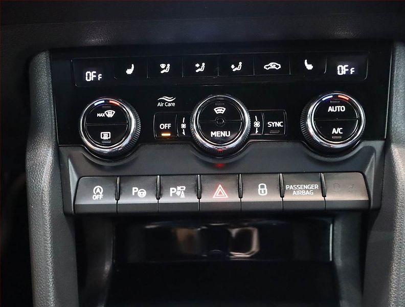 Škoda Karoq (2024) Sportline 1.5 TSI - fotka 19 z 24