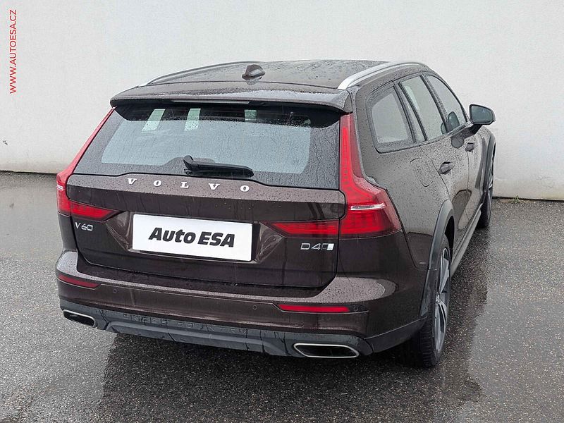 Volvo V60 (2019) 2.0D 4x4, Cross Country, AT - fotka 4 z 16