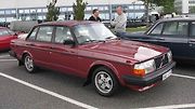 Standardní Volvo 240 (244) Turbo se čtyřdveřovou karoserií.