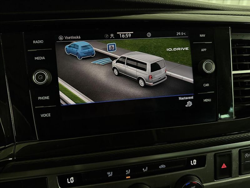 Volkswagen Caravelle 2.0TDI 4MOTION DSG ACC VC LED - fotka 23 z 37