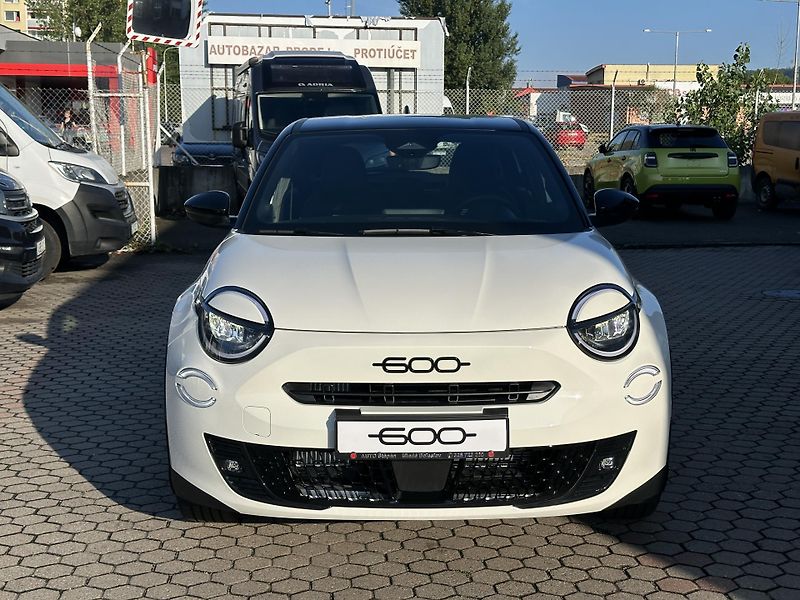 Fiat 600 (2026) 600 Street 1,2T 100k 6MT - fotka 2 z 17