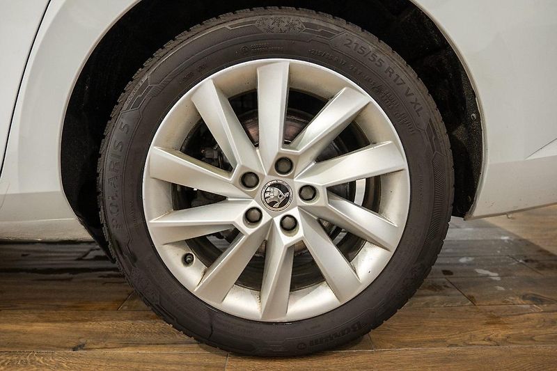 Škoda Superb 1.6 TDI 88 kW - fotka 25 z 25