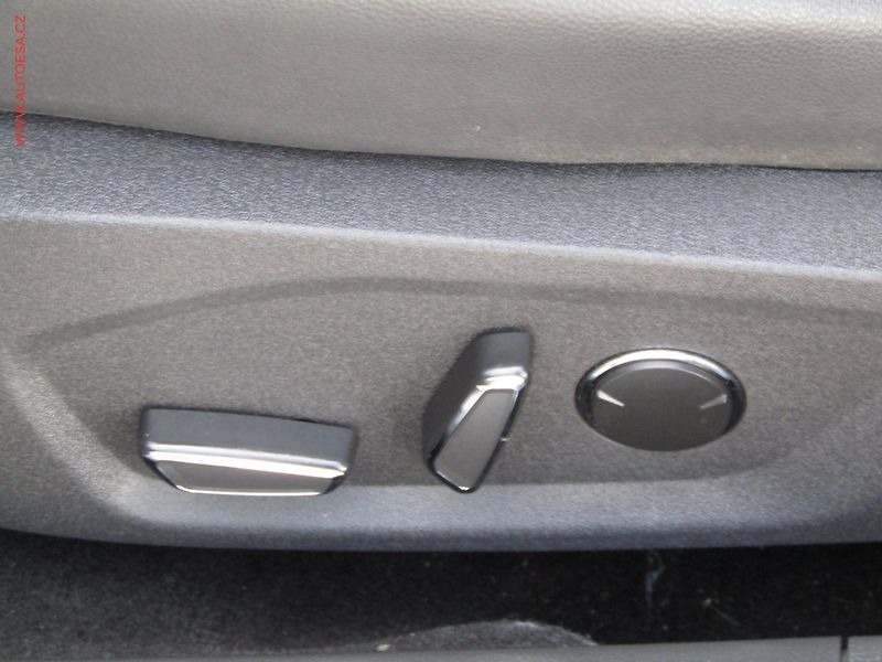 Ford Mondeo (2018) 1.5 EB, ST-Line, LED, navi - fotka 11 z 20