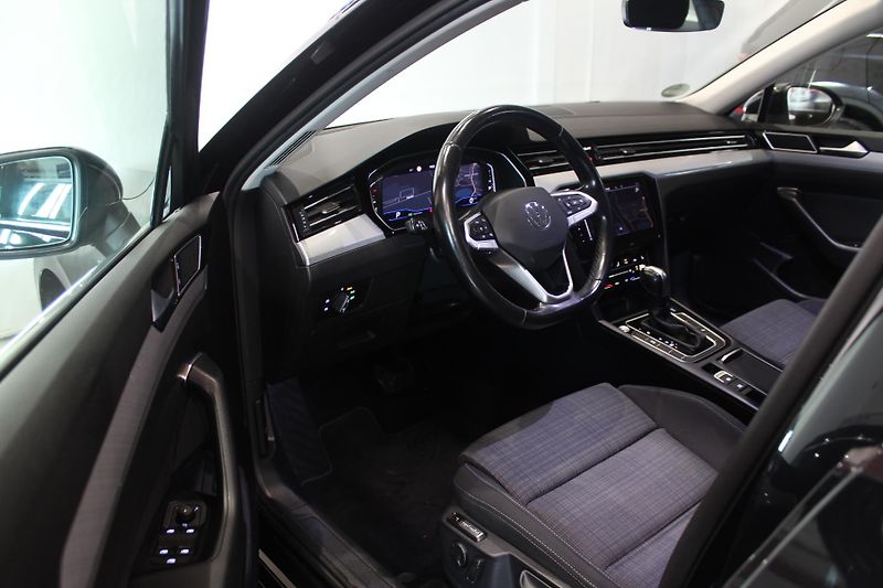Volkswagen Passat (2021) 2.0TDI DSG Display LED - fotka 13 z 34